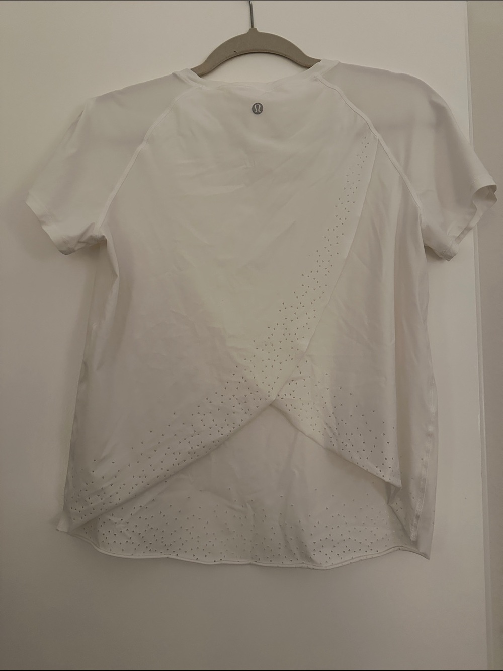 lululemon athletica White Short-Sleeve Open-Back Perforated Tee - size 6